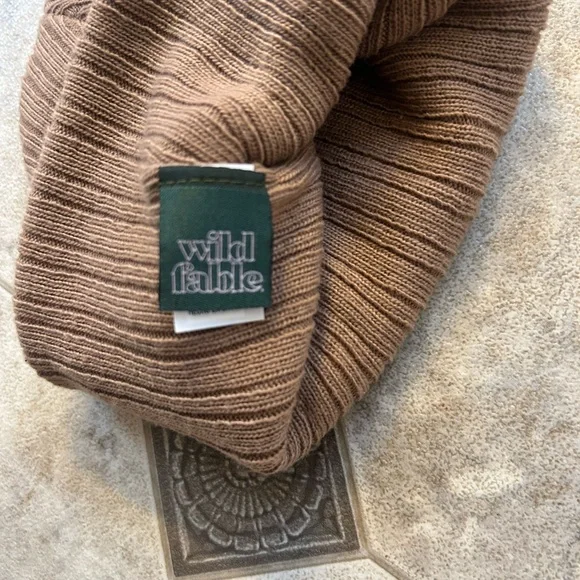 Carhartt Cream Cuffed Beanie & Wild Fable Brown Ribbed Beanie Set - Picture 4 of 4